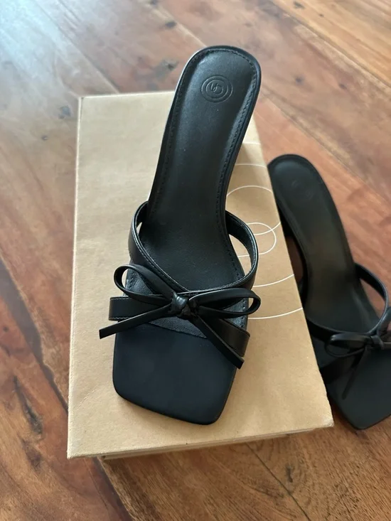 ☀️ NIB URBAN OUTFITTERS Charlie Bow Mule Heel - Picture 5 of 13